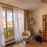 아파트 With Balcony 파리