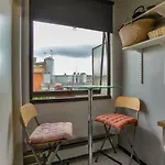 아파트 With Balcony