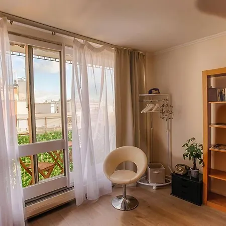 Апартаменты With Balcony Париж