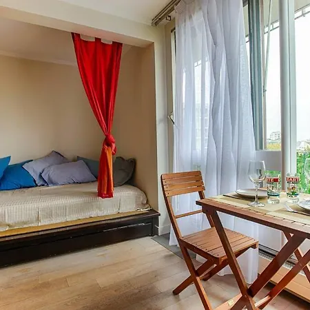 Apartament With Balcony Paryż