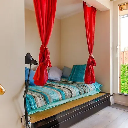 With Balcony * Parigi